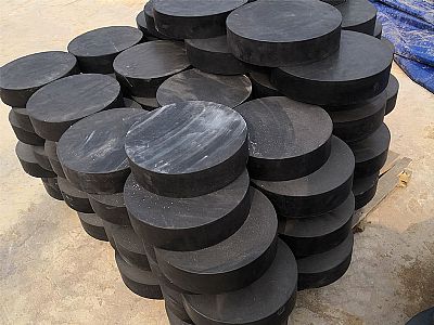 衡阳板式橡胶支座由若干层橡胶片与薄钢板经加压硫化